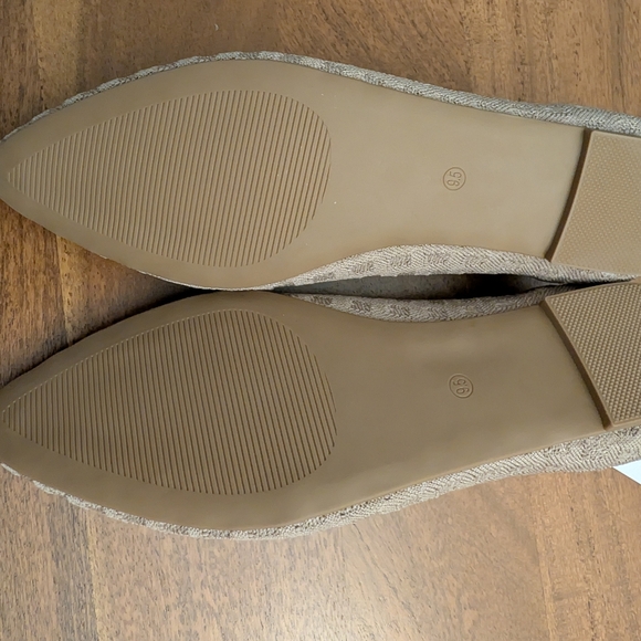 Women's Tan Flats Heez Size 9.5 - New - Picture 4 of 4